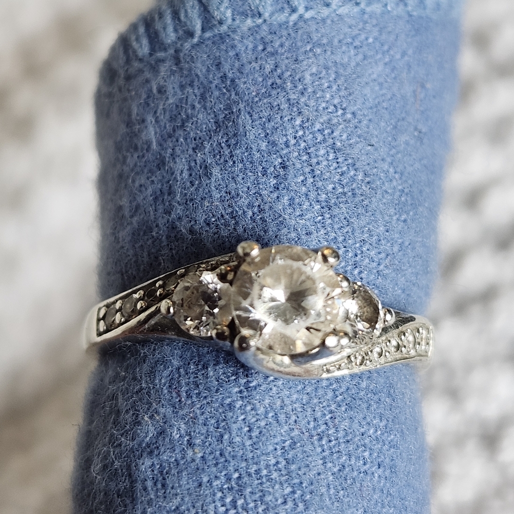 Elegant Sterling Silver Women's Ring